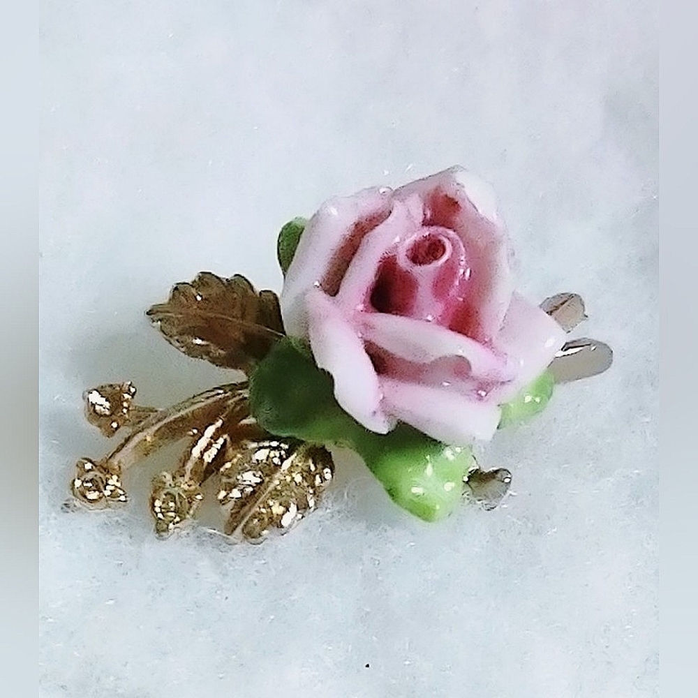 Vintage Coro Signed Pink Porcelain Rose & Green Leaf Gold Brooch